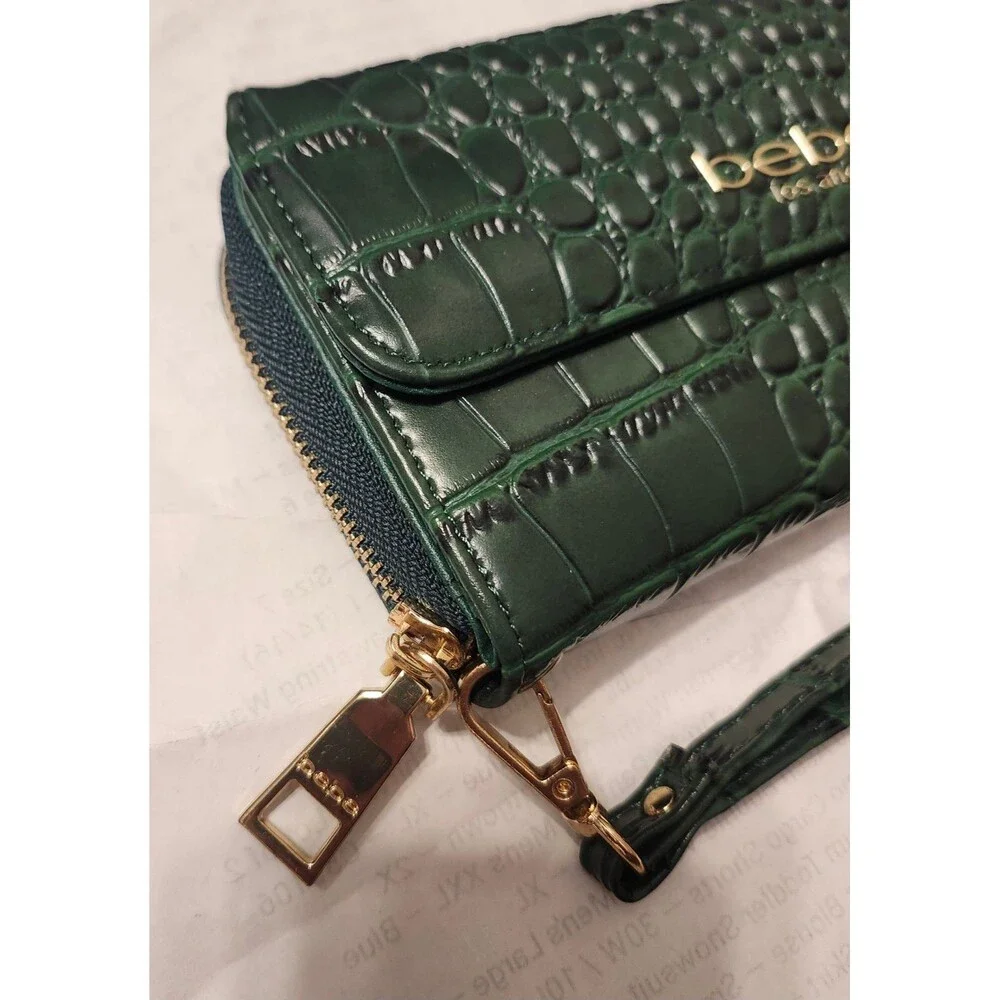 Bebe Croc‑Embossed Green Wristlet Wallet – Gold Hardware